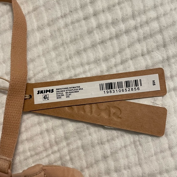Skims Smoothing Intimates Unlined Bra in Clay. Size 34C - Picture 6 of 7